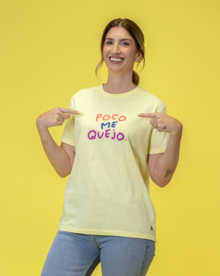 camiseta-amarilla-poco-me-quejo-5